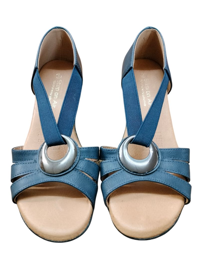 Step On Air | Navy Shoes | Size 6