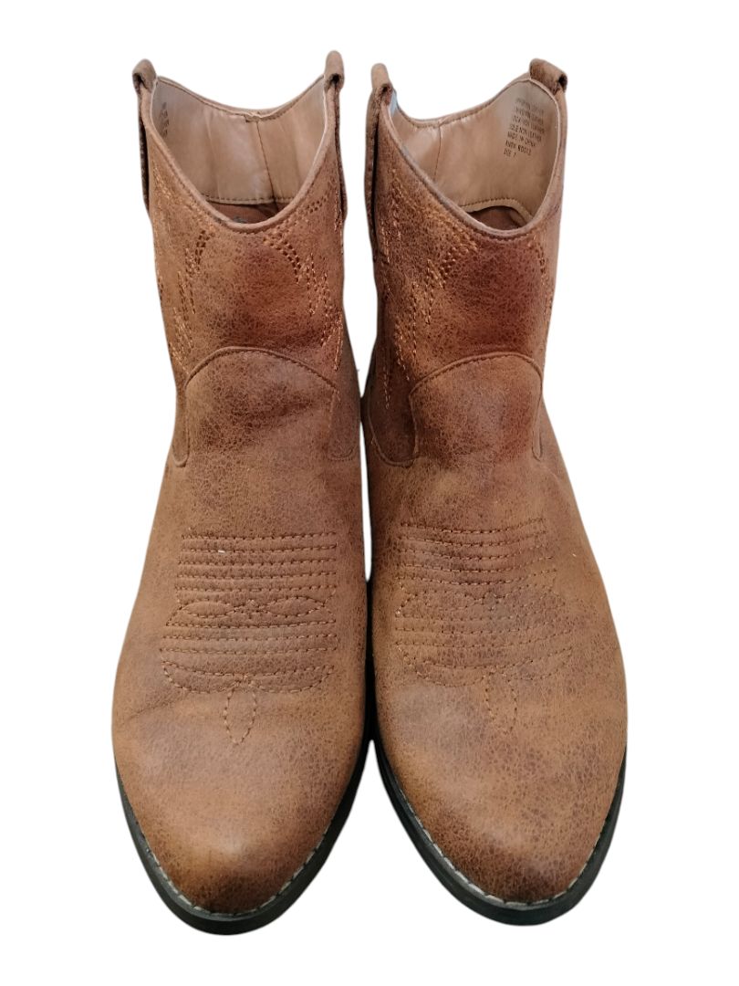 Celebrity | Brown Boots | Size 7