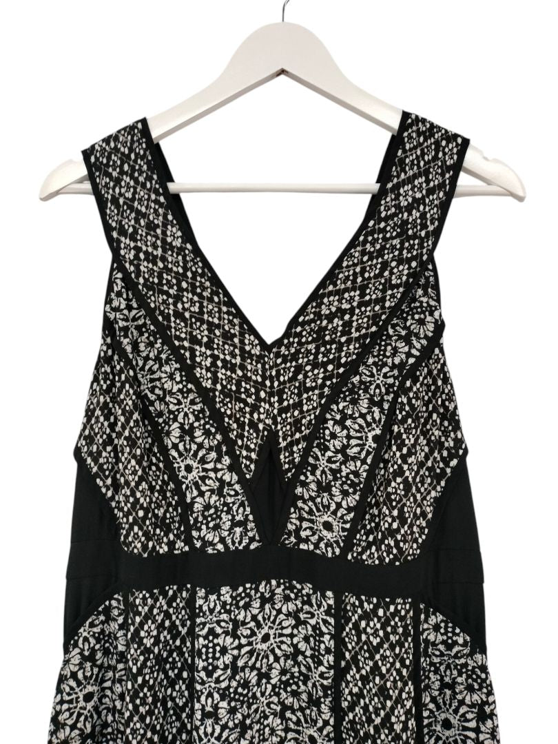 Max | Black and White Pattern Dress | Size 12