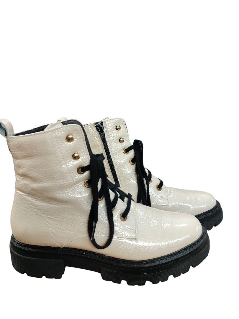 Pitillos | Cream Boots | Size 39