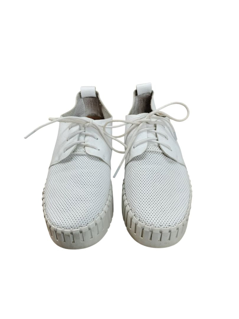 Django & Juliette | White Shoes | Size 38