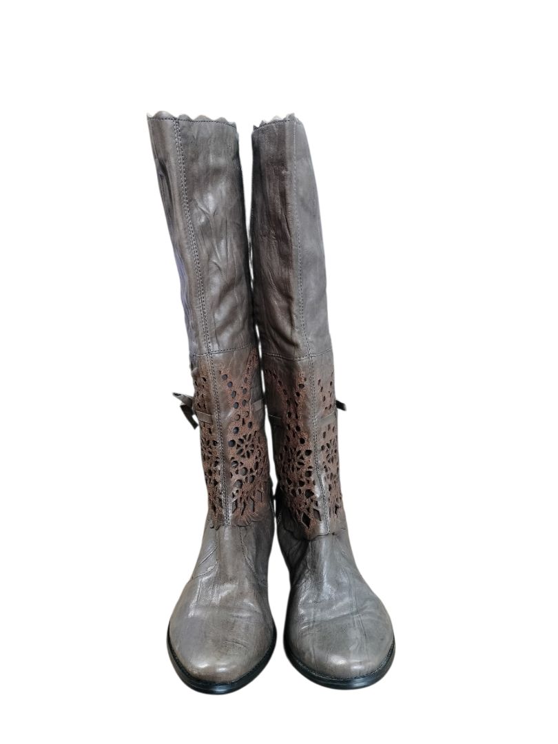 Fugitive | Grey Boots | Size 36