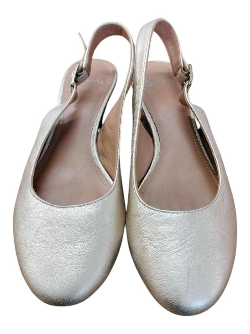 Clarks | Gold Shoes | Size 4.5