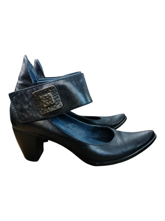 Spiral | Black Shoes | Size 37