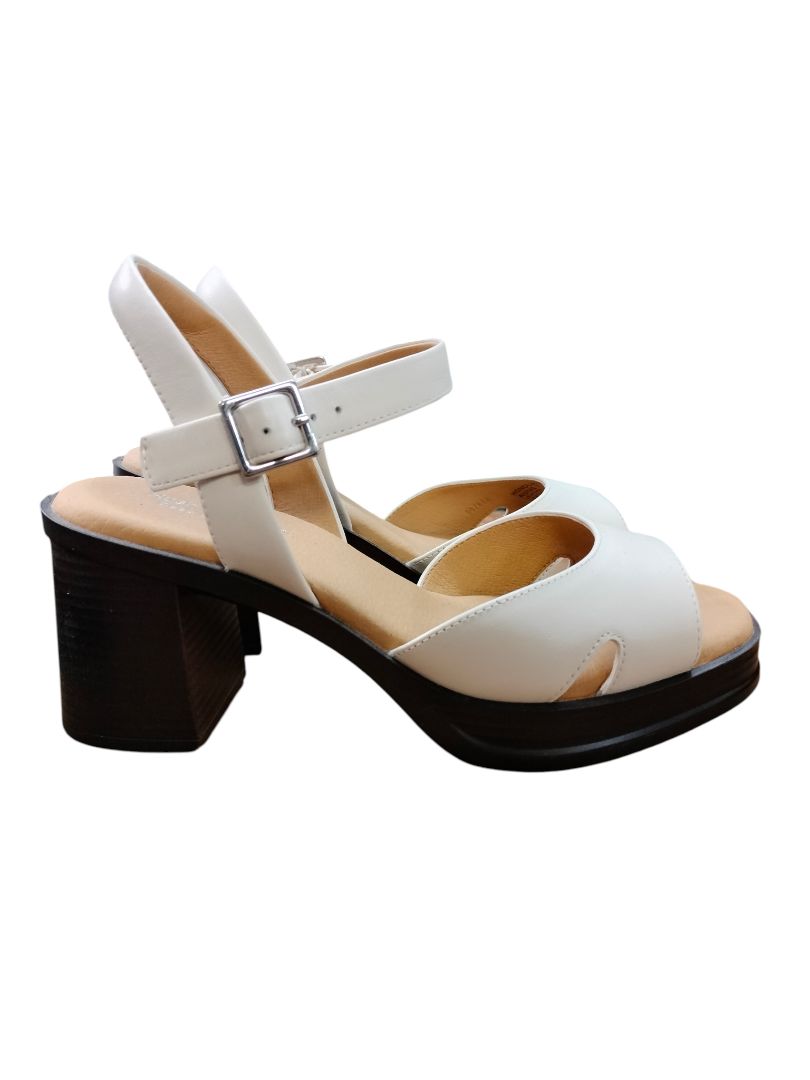 Hush Puppies | Beige Heels | Size 7