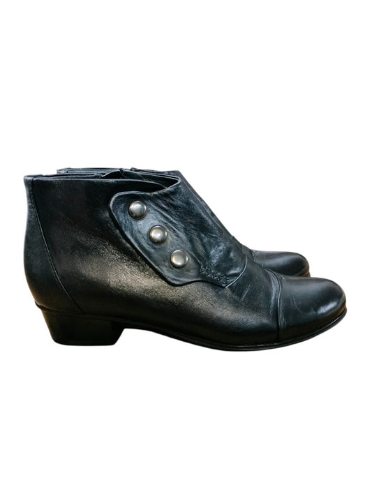 Everybody | Black Boots | Size 35
