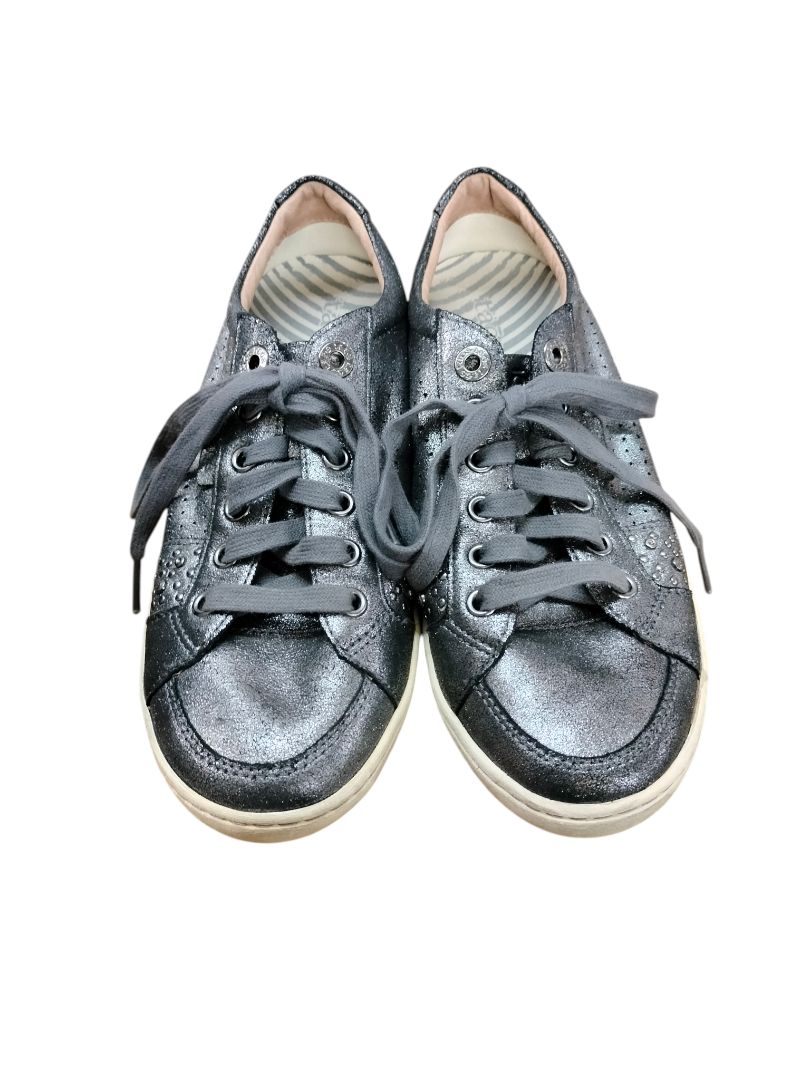 Taos | Silver Shoes | Size 7