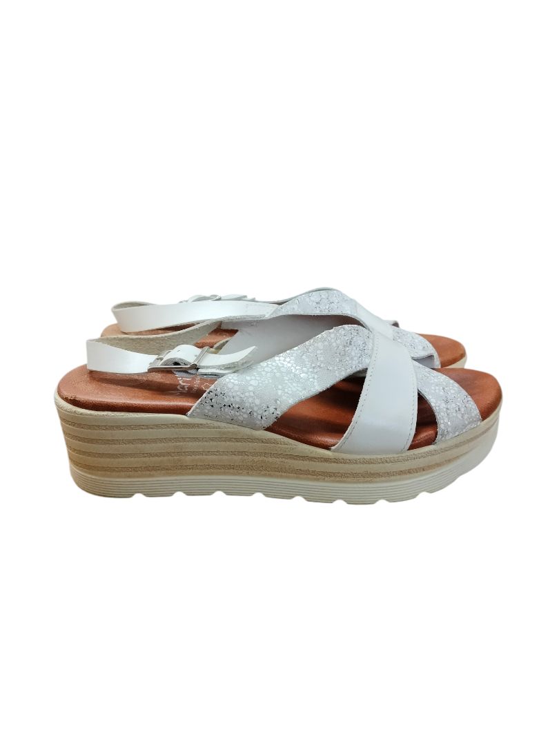 Marila | White Shoes | Size 39