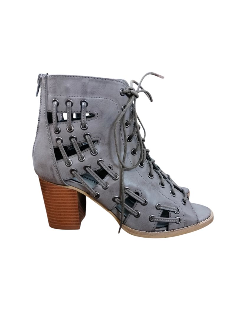 CC Resorts | Grey Shoes | Size 38