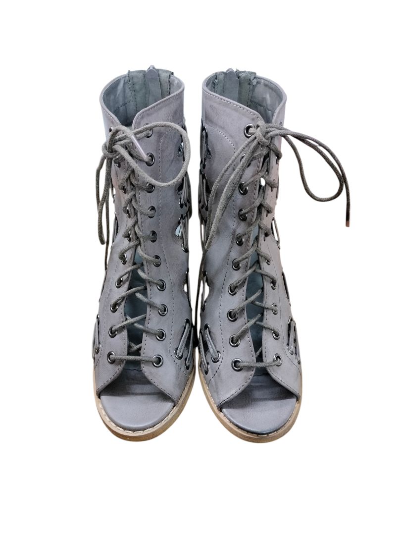CC Resorts | Grey Shoes | Size 38