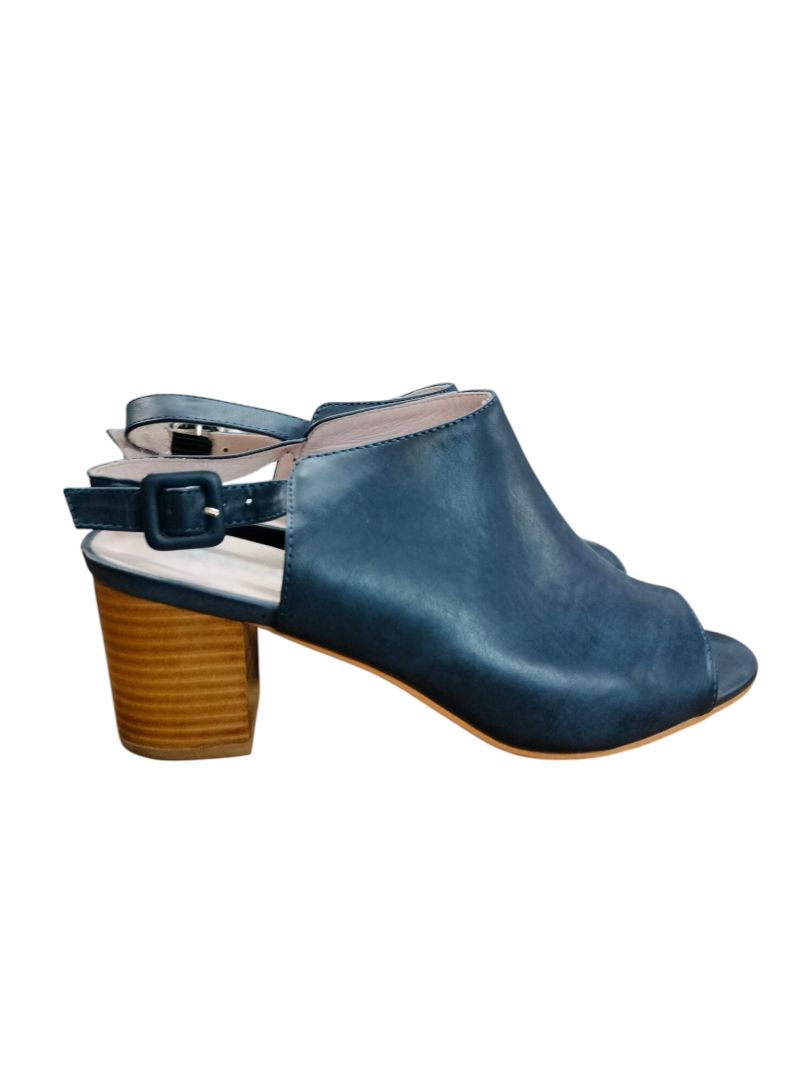 Valdo | Navy Heels | Size 40
