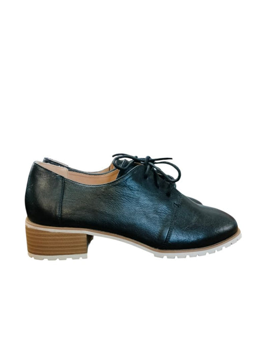 Sakura | Black Shoes | Size 9