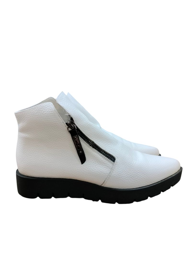 Minx | White Boots | Size 41