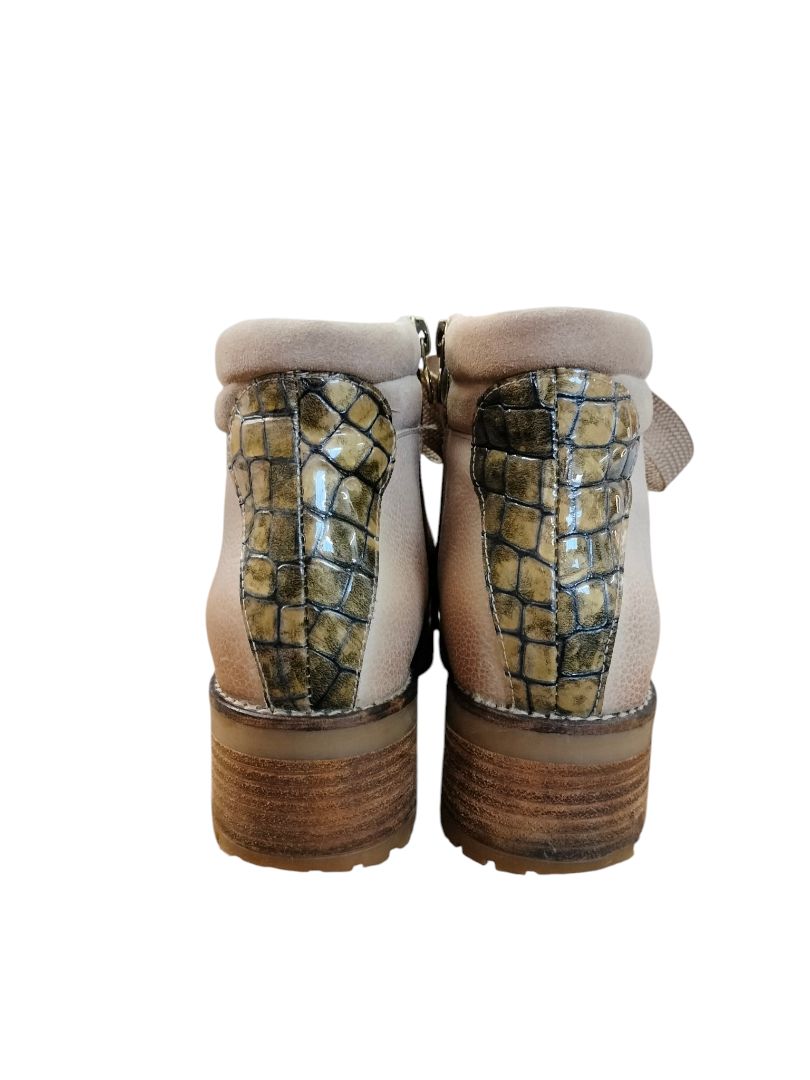 WandaPanda | Beige Boots | Size 39