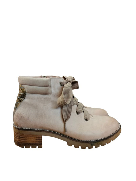 WandaPanda | Beige Boots | Size 39