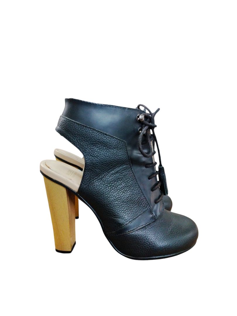 Nancy Sinatra | Black Boots | Size 38