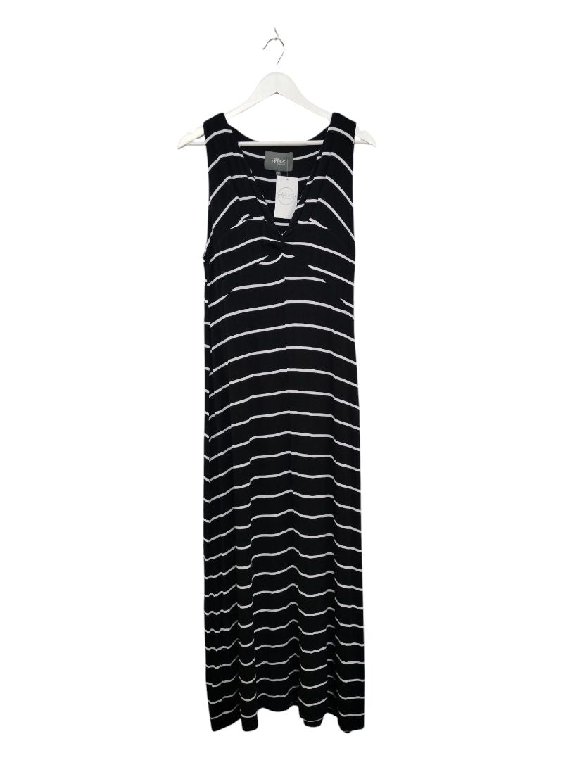 Max | Black/White Dress | Size L