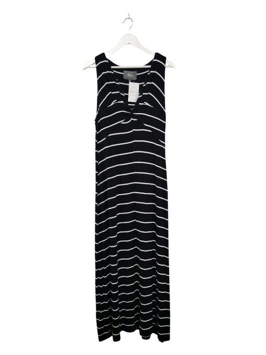 Max | Black/White Dress | Size L