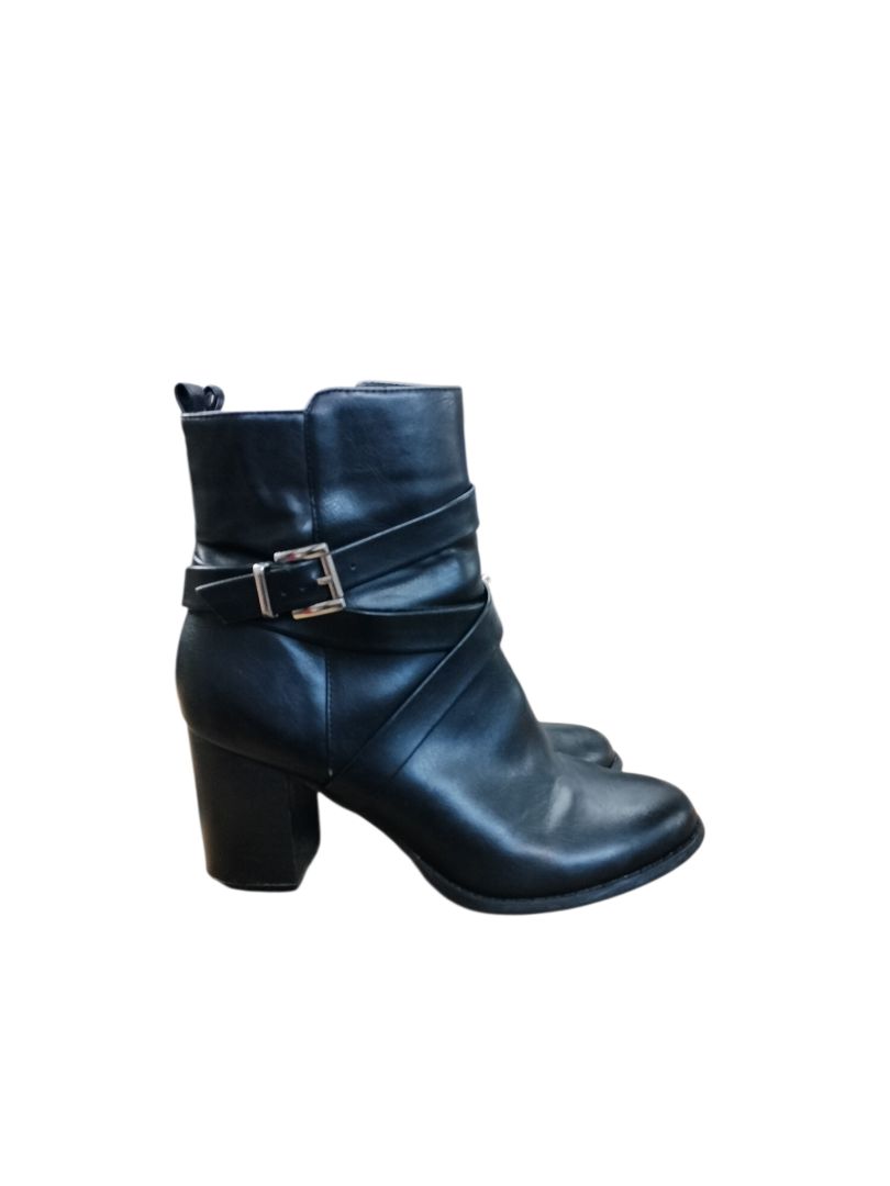 Novo | Black Boots | Size 9