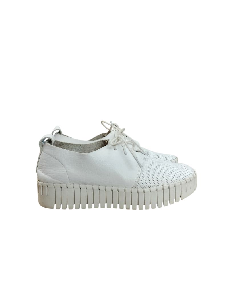 Django & Juliette | White Shoes | Size 38